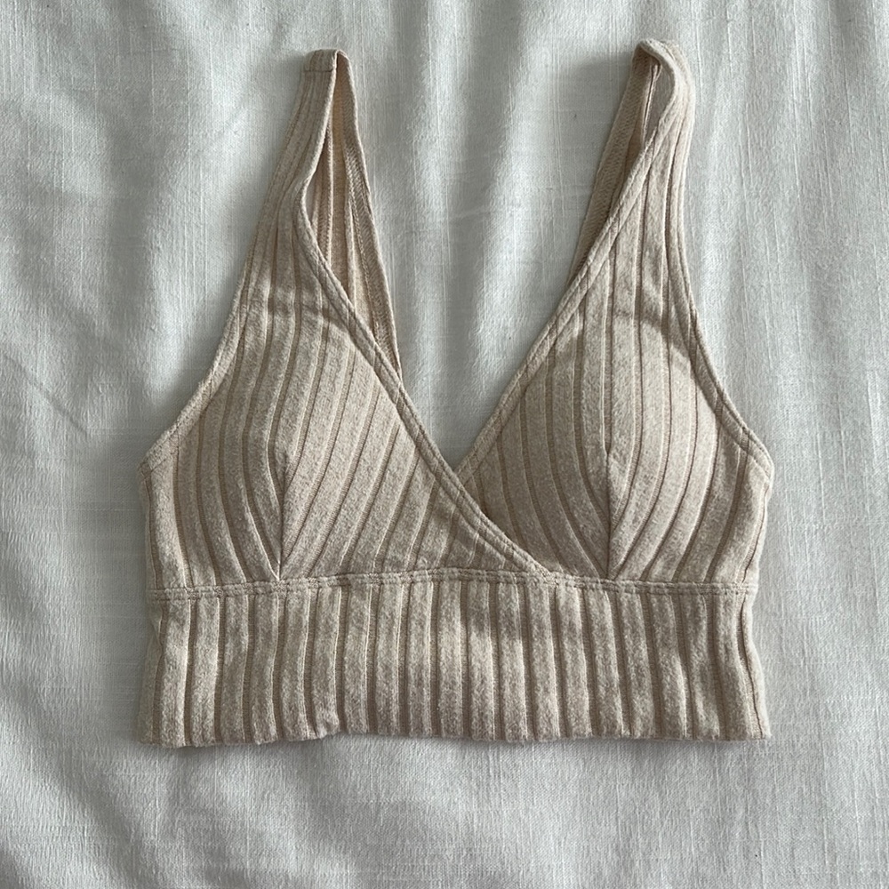 GILLY HICKS super soft bralette/sleepwear